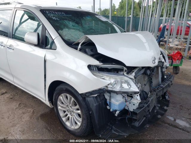 5TDYK3DC7FS649772 Toyota Sienna Xle 8 Passenger