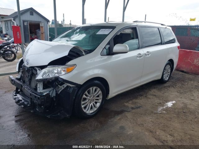 5TDYK3DC7FS649772 Toyota Sienna Xle 8 Passenger