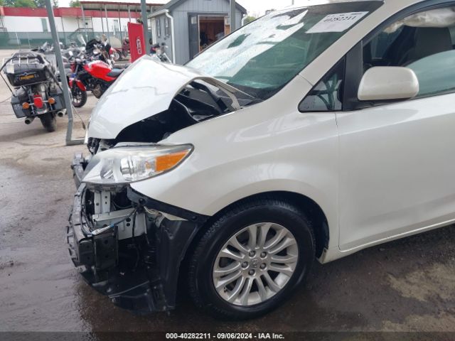 5TDYK3DC7FS649772 Toyota Sienna Xle 8 Passenger
