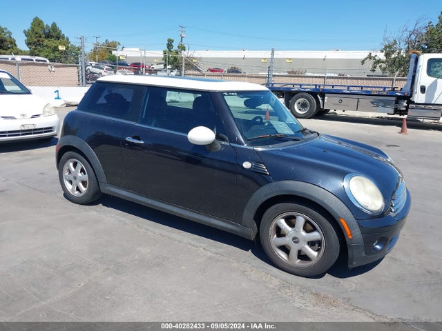 2008 MINI COOPER WMWMF33528TT65957 Photo 0