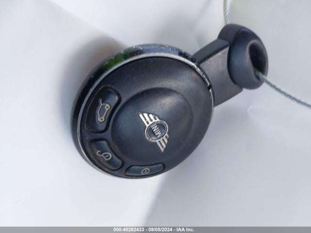 2008 MINI COOPER WMWMF33528TT65957 Photo 10