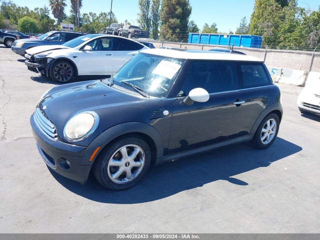 2008 MINI COOPER WMWMF33528TT65957 Photo 1