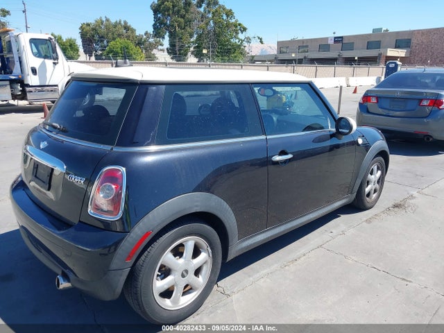 2008 MINI COOPER WMWMF33528TT65957 Photo 3