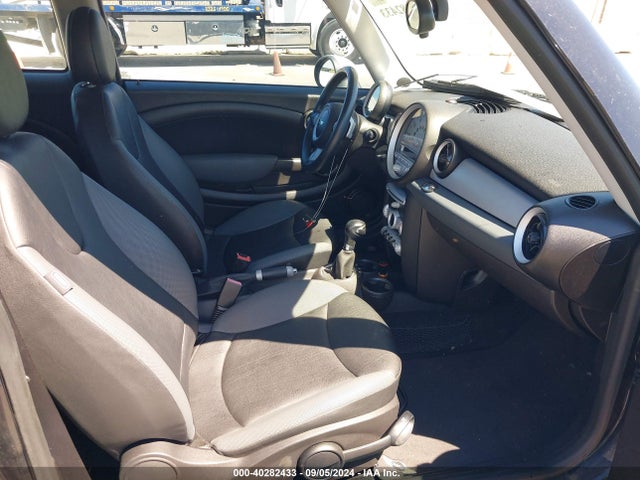 2008 MINI COOPER WMWMF33528TT65957 Photo 4