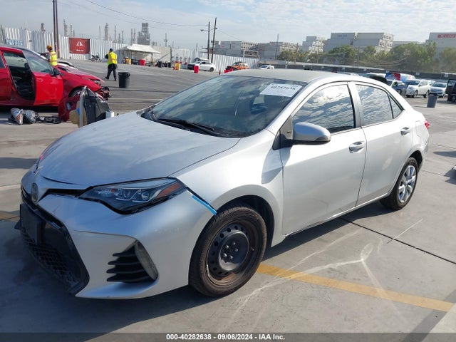 Toyota COROLLA SE 2017 5YFBURHE7HP657722 Image 2