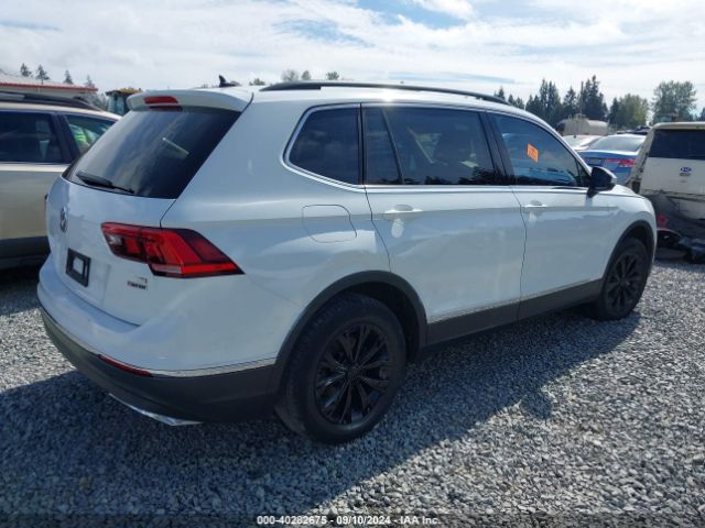 3VV2B7AX2JM001982 Volkswagen Tiguan 2.0t Se/2.0t Sel