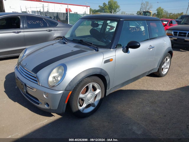 2006 MINI COOPER WMWRC335X6TK15090 Photo 1