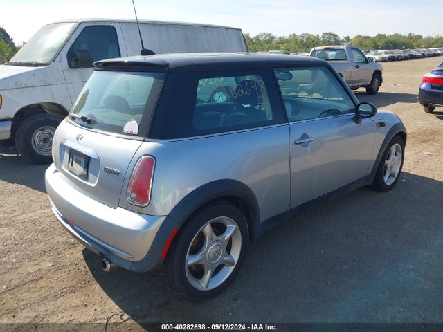 2006 MINI COOPER WMWRC335X6TK15090 Photo 3