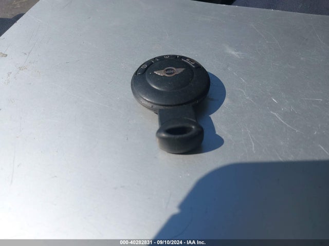 2009 MINI COOPER S WMWMF73559TV39917 Photo 10