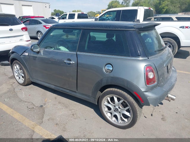 2009 MINI COOPER S WMWMF73559TV39917 Photo 2
