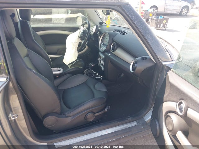 2009 MINI COOPER S WMWMF73559TV39917 Photo 4