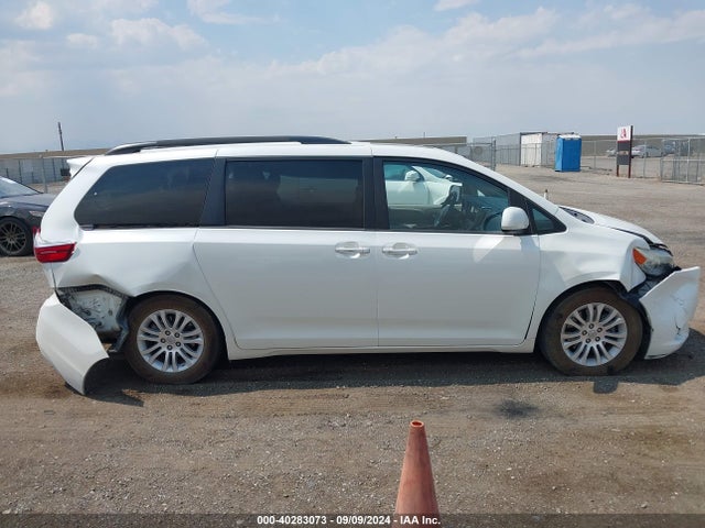 Toyota Sienna Xle 8 Passenger 2017 5TDYZ3DC7HS857097 Image 13