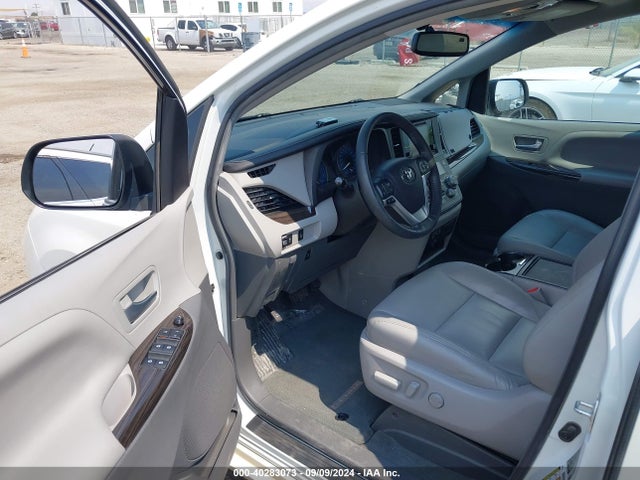 Toyota Sienna Xle 8 Passenger 2017 5TDYZ3DC7HS857097 Image 5