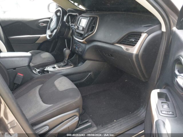 1C4PJLCB3JD596659 Jeep Cherokee Latitude Fwd