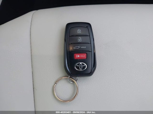 Toyota Corolla Cross Xle 2023 7MUDAAAG4PV072560 Image 11