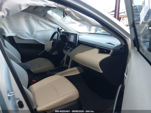 Toyota Corolla Cross Xle 2023 7MUDAAAG4PV072560 Image 5