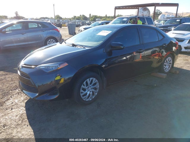 Toyota COROLLA LE 2018 2T1BURHE9JC111302 Image 2