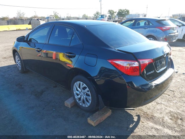 Toyota COROLLA LE 2018 2T1BURHE9JC111302 Image 3