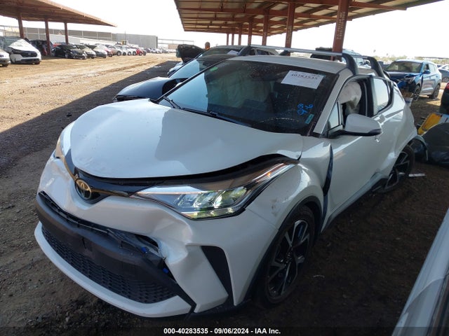 Toyota C-HR XLE 2020 JTNKHMBX2L1086912 Image 2