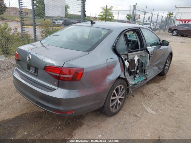 3VWDB7AJ1JM245915 Volkswagen Jetta 1.4t Se/1.4t Wolfsburg Edition
