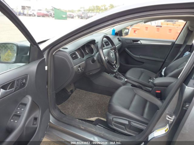 3VWDB7AJ1JM245915 Volkswagen Jetta 1.4t Se/1.4t Wolfsburg Edition