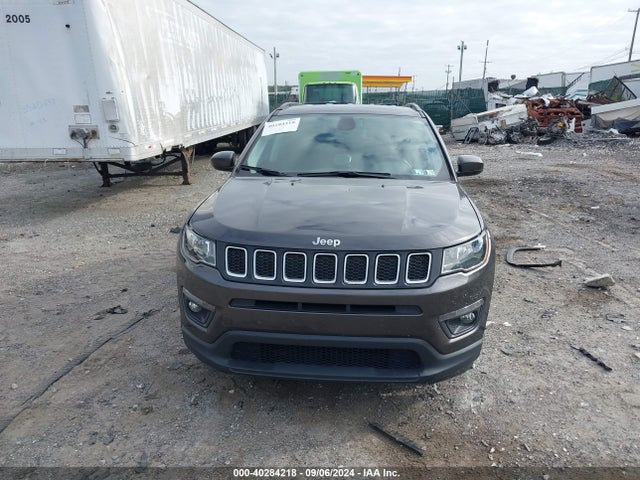 3C4NJDBB9JT455507 Jeep Compass Latitude 4x4