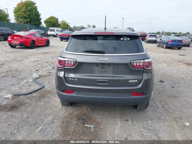 Jeep Compass Latitude 4x4 2018 3C4NJDBB9JT455507 Image 16