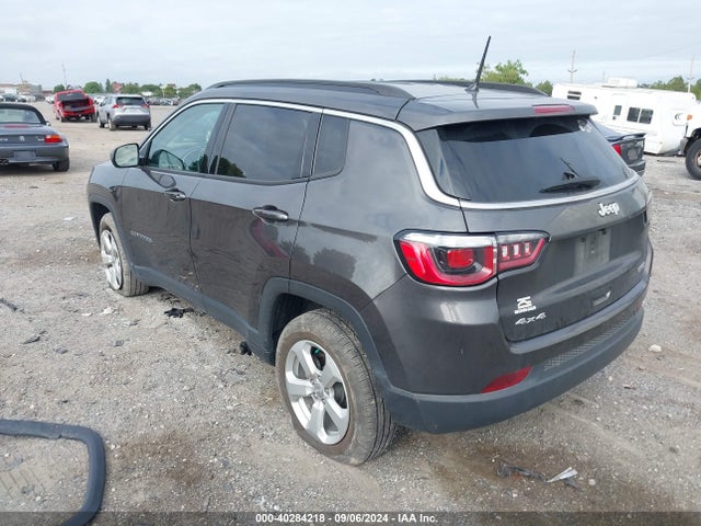 3C4NJDBB9JT455507 Jeep Compass Latitude 4x4