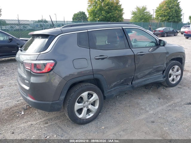 3C4NJDBB9JT455507 Jeep Compass Latitude 4x4