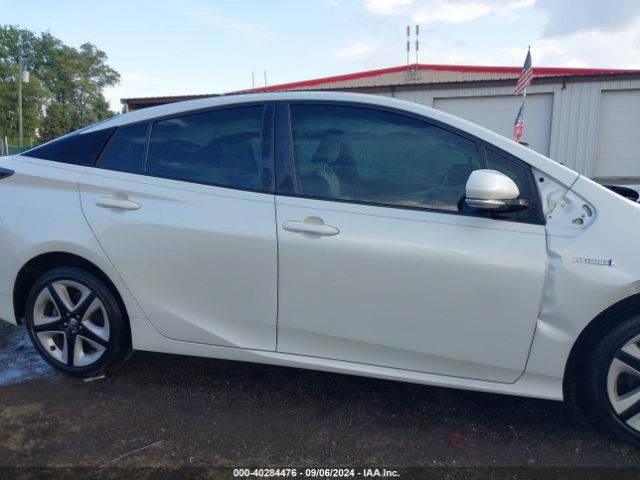 JTDKARFU0G3520633 Toyota Prius Four Touring