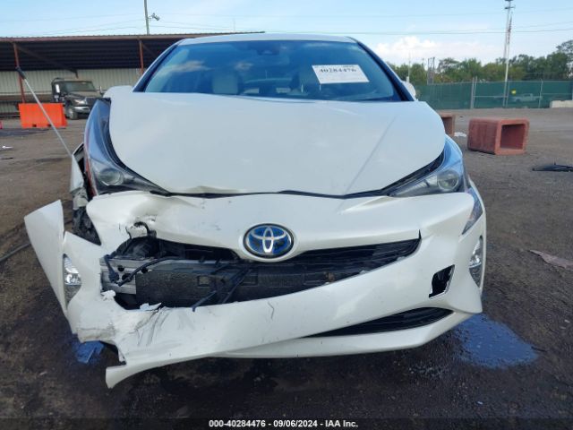 JTDKARFU0G3520633 Toyota Prius Four Touring
