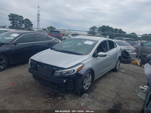 KIA FORTE LX 2018 3KPFL4A77JE165038 Image 2