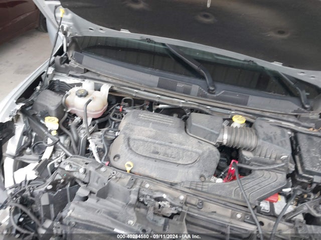 2C4RC1CGXNR204959 Chrysler Voyager Lx