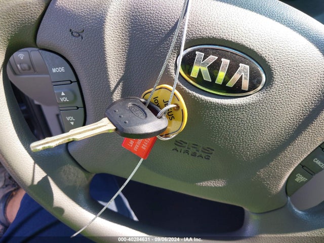 KIA SEDONA LX 2014 KNDMG4C7XE6554650 Image 11