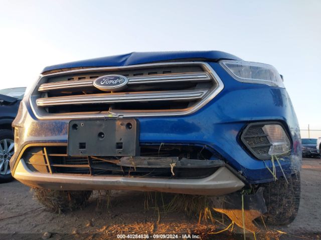 1FMCU9J92HUB53188 Ford Escape Titanium