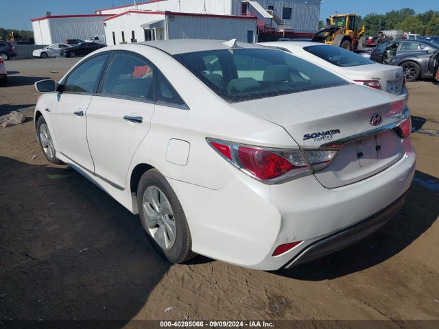 Hyundai SONATA HYBRID 2014 KMHEC4A4XEA114400 Image 3
