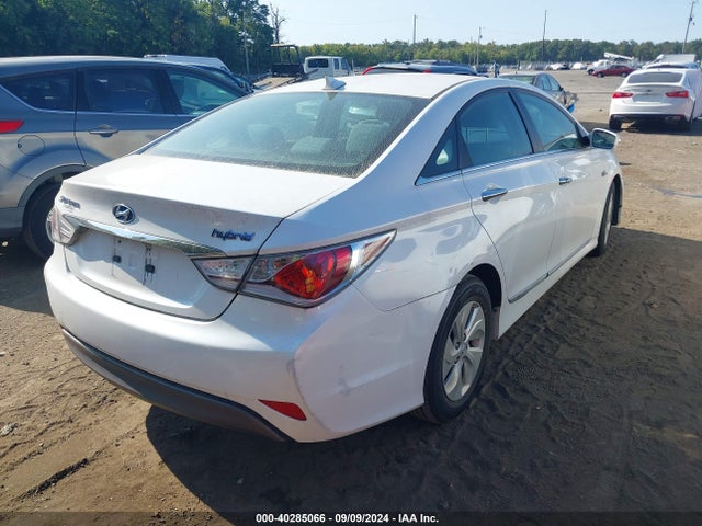 Hyundai SONATA HYBRID 2014 KMHEC4A4XEA114400 Image 4
