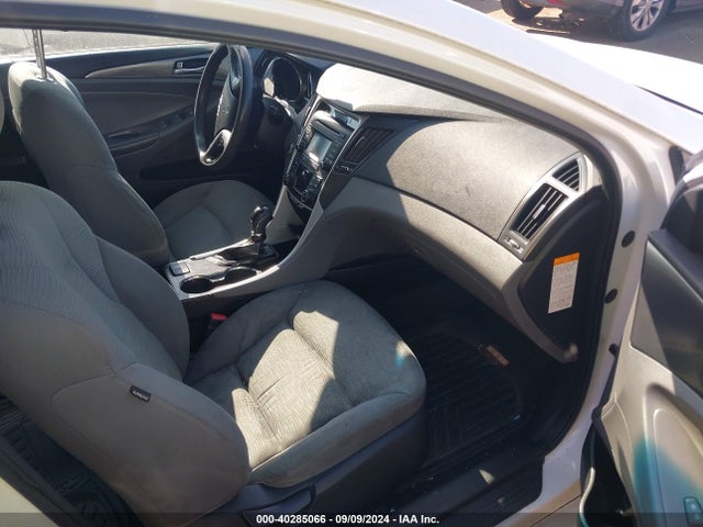 Hyundai SONATA HYBRID 2014 KMHEC4A4XEA114400 Image 5