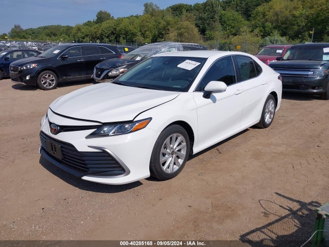 Toyota CAMRY LE 2022 4T1R11AK4NU690695 Image 2