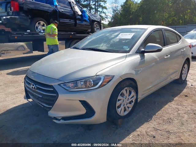 Hyundai ELANTRA SE 2018 5NPD74LF7JH391978 Image 2