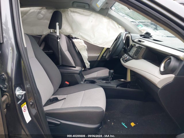 Toyota RAV4 LE 2015 JTMBFREV0FJ046379 Image 5