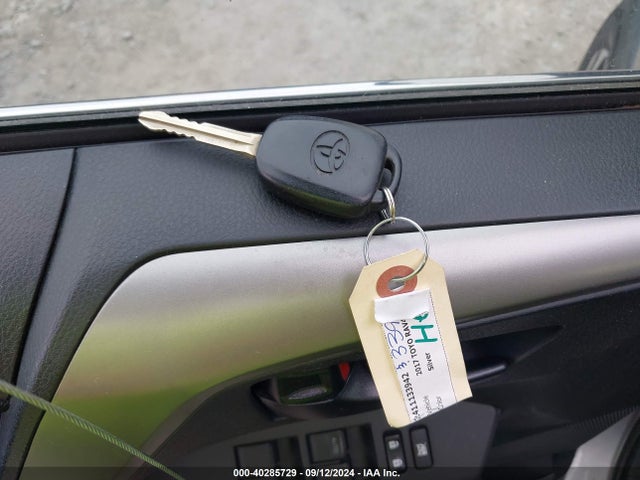 Toyota RAV4 LE 2017 2T3ZFREV8HW320933 Image 11