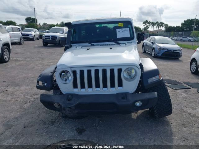 1C4HJXDGXKW583015 Jeep Wrangler Unlimited Sport 4x4