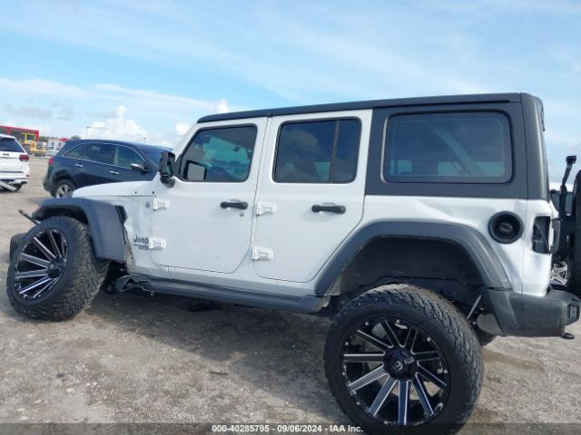1C4HJXDGXKW583015 Jeep Wrangler Unlimited Sport 4x4