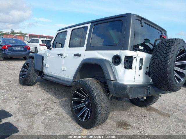 1C4HJXDGXKW583015 Jeep Wrangler Unlimited Sport 4x4