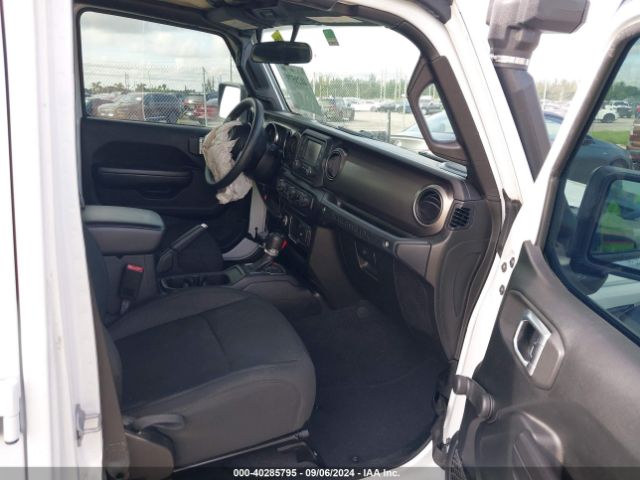 1C4HJXDGXKW583015 Jeep Wrangler Unlimited Sport 4x4