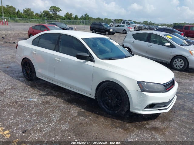 2017 3VW167AJ6HM330329 main image