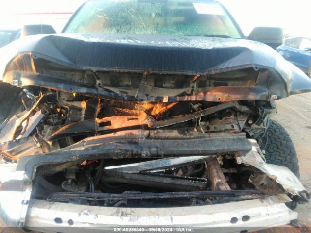 5TFUW5F14EX394405 Toyota Tundra Sr5 5.7l V8