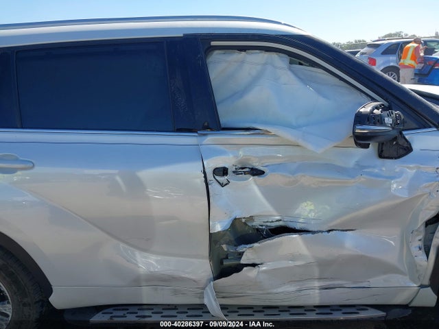 Toyota Highlander Xle 2022 5TDGZRAH6NS099831 Image 13