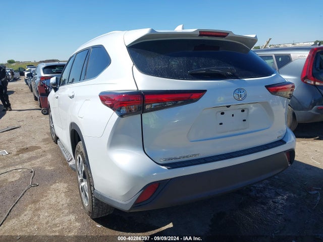 Toyota Highlander Xle 2022 5TDGZRAH6NS099831 Image 3
